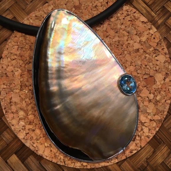 NWT Bezel-Set Mother-of-Pearl & Aquamarine Pendant - Picture 4 of 5